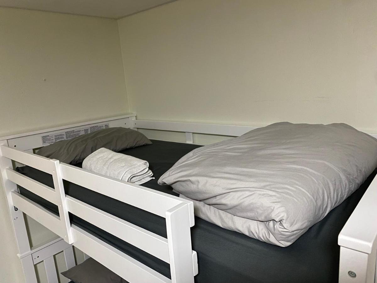 Single Size Top Bunk Bed - Mixed Shared Room ميامي سبرينغز المظهر الخارجي الصورة