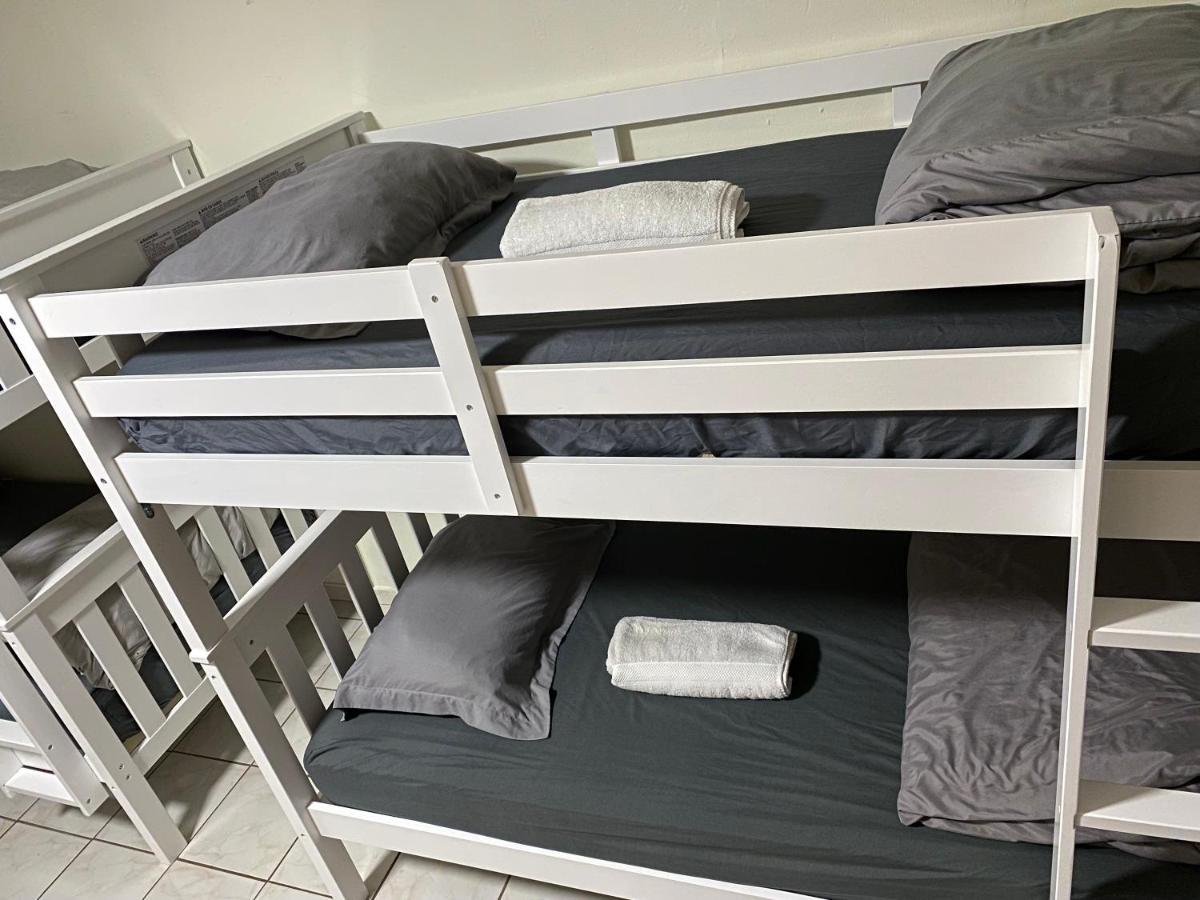 Single Size Top Bunk Bed - Mixed Shared Room ميامي سبرينغز المظهر الخارجي الصورة